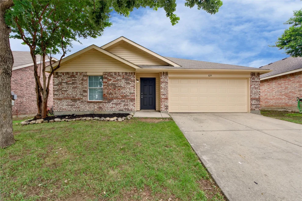 Unit for sale at 829 Santa Rosa Drive, Fort Worth, TX 76052