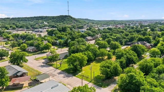 Unit for sale at 415 SE 5th, Mineral Wells, TX 76067