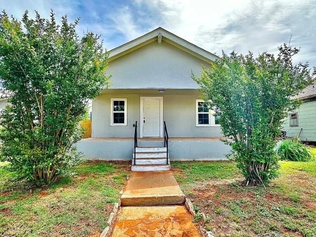Unit for sale at 1004 Oak Street, Sweetwater, TX 79556