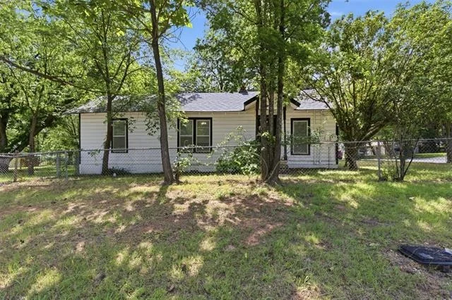 Unit for sale at 630 E Acheson Street, Denison, TX 75021