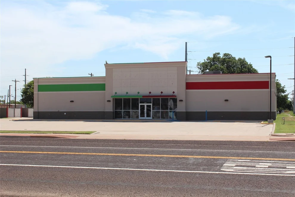 Unit for sale at 302 N Birch Avenue, Munday, TX 76371