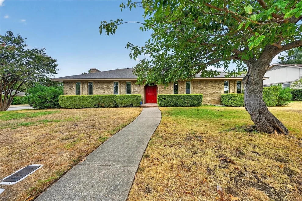 Unit for sale at 215 Roma Drive, Duncanville, TX 75116