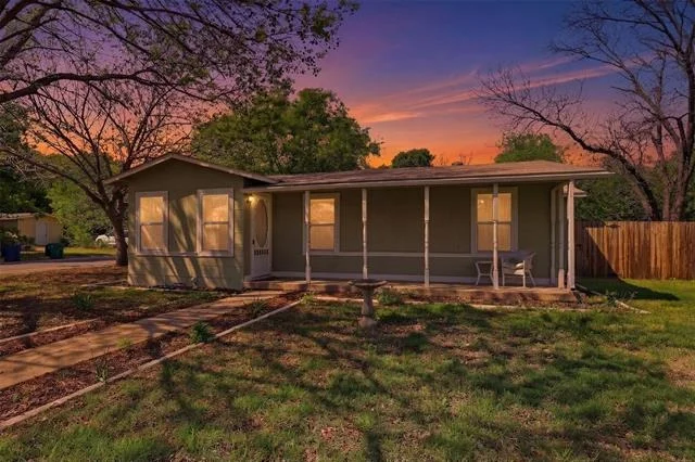 Unit for sale at 320 W Rucker Street, Granbury, TX 76048