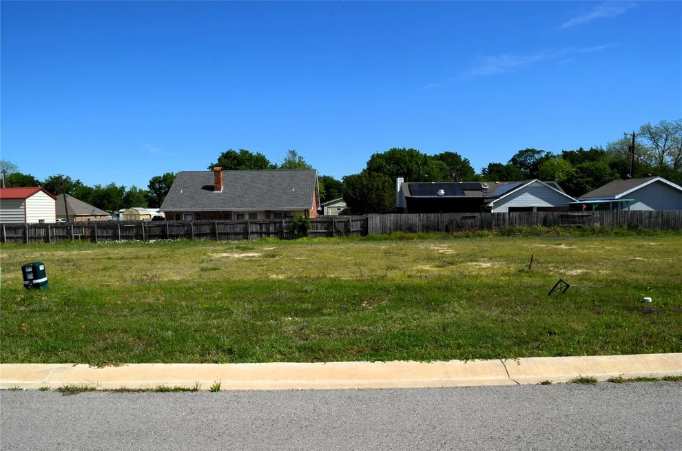 Unit for sale at 308 Preston Road, Mabank, TX 75147