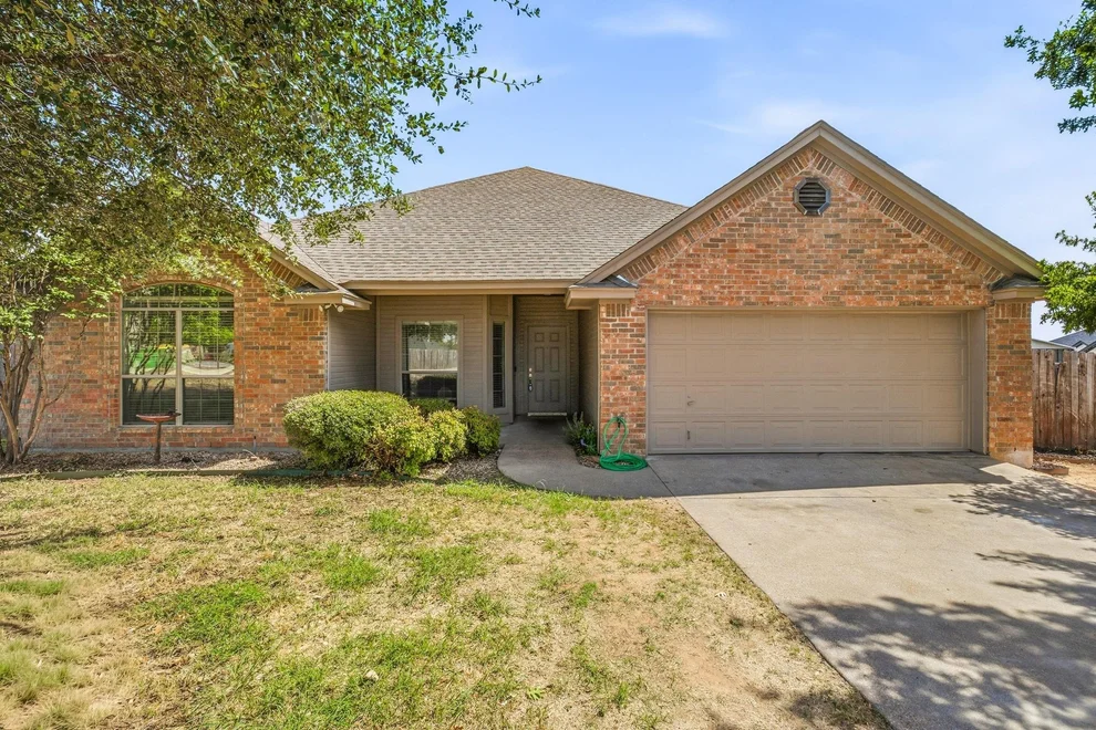 Unit for sale at 914 Winding Road, Granbury, TX 76049