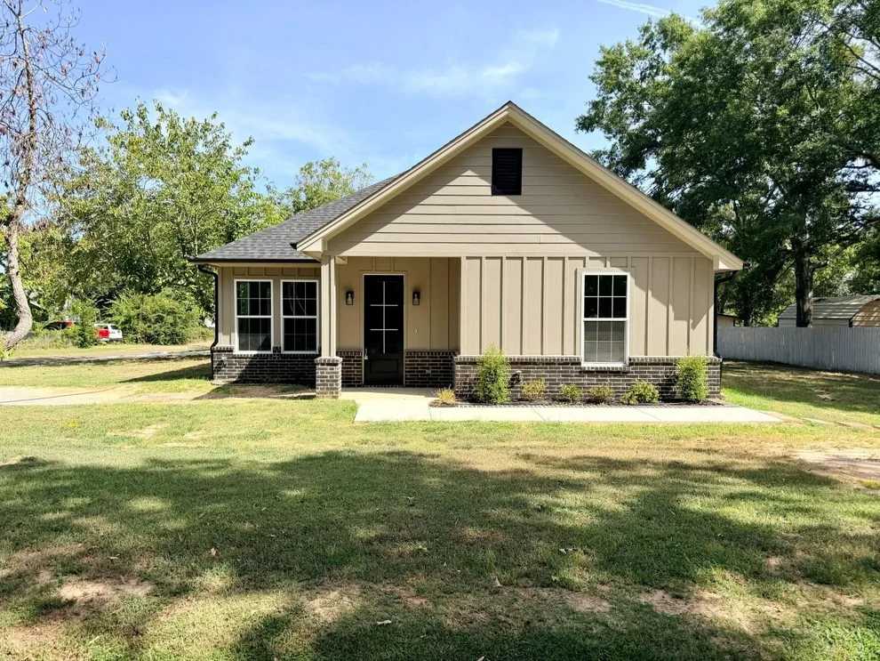 Unit for sale at 5350 First Street, Chandler, TX 75758