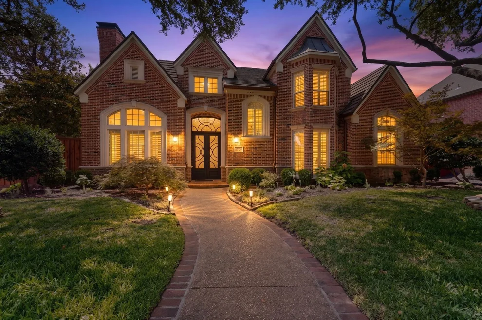 Unit for sale at 5700 Walden Drive, Plano, TX 75093