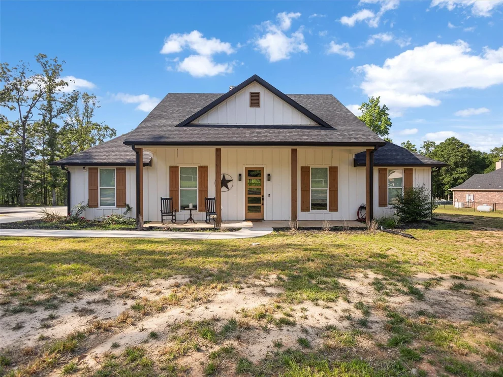 Unit for sale at 1562 N Willow Oak Road, Gladewater, TX 75647