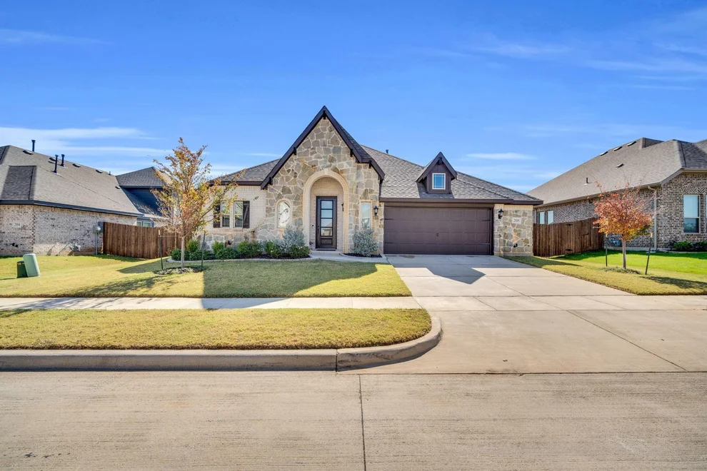 Unit for sale at 208 Claywood Drive, Glenn Heights, TX 75154