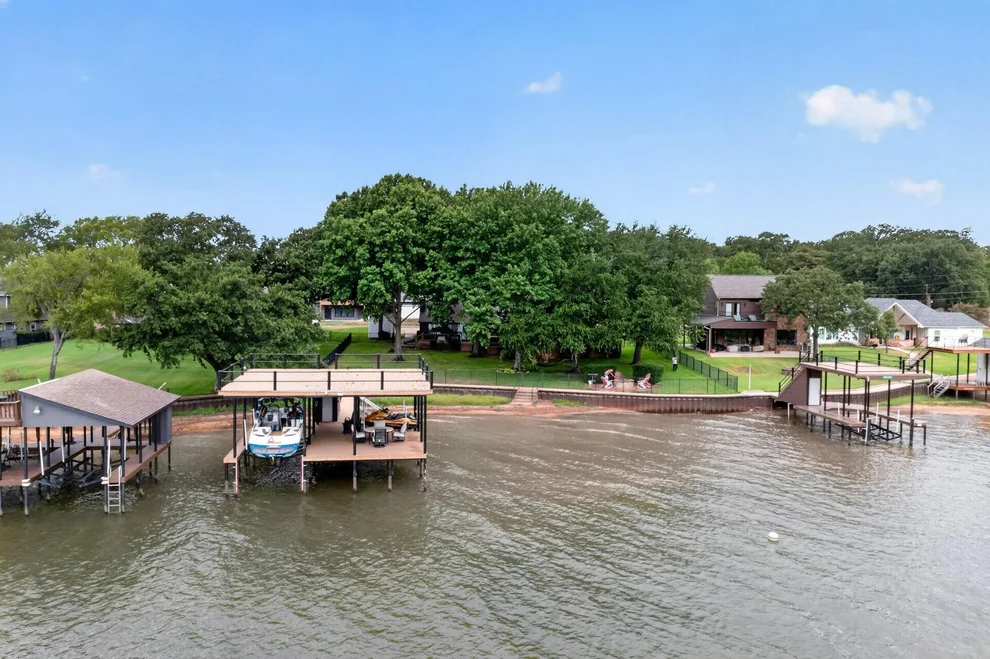 Unit for sale at 305 Rock And Roll Lane, Mabank, TX 75156