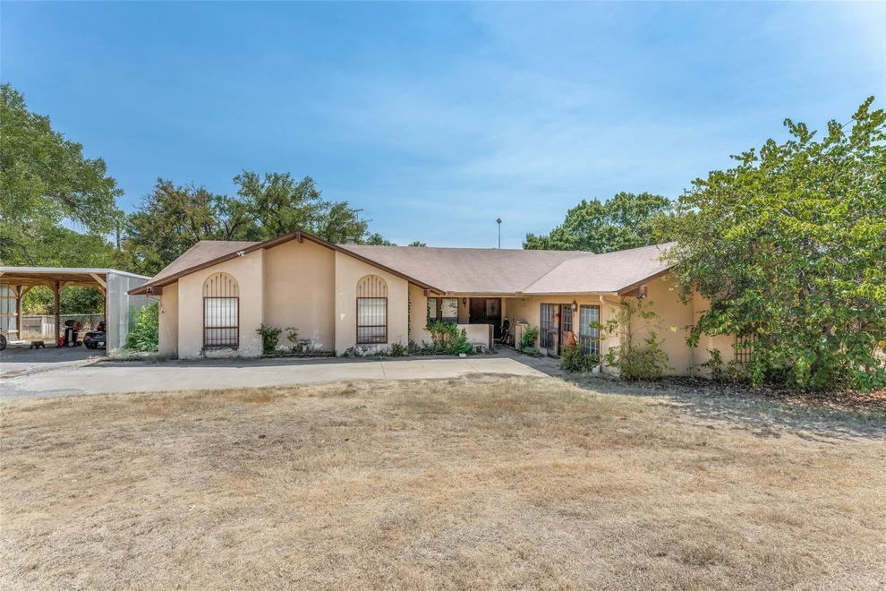 Unit for sale at 885 Kyle Circle, Reno, TX 76020