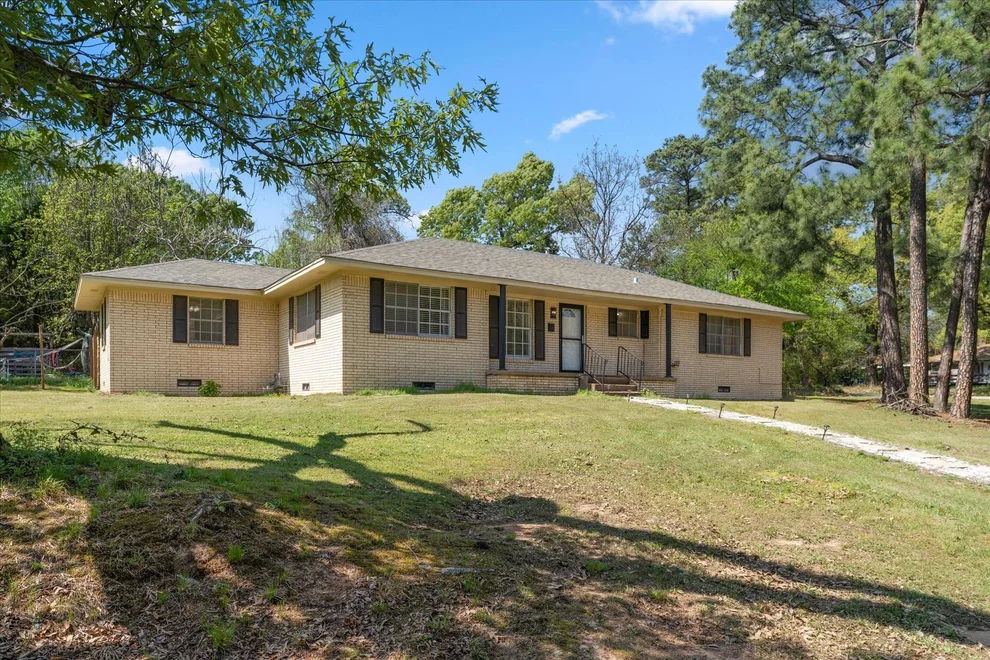 Unit for sale at 613 Graham Street, Mineola, TX 75773