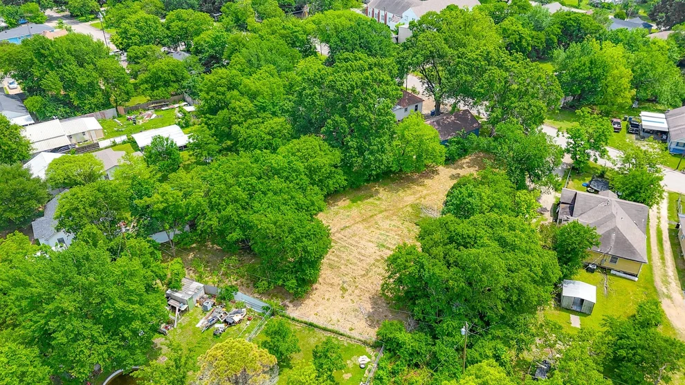 Unit for sale at 1324 W 10th Avenue, Corsicana, TX 75110