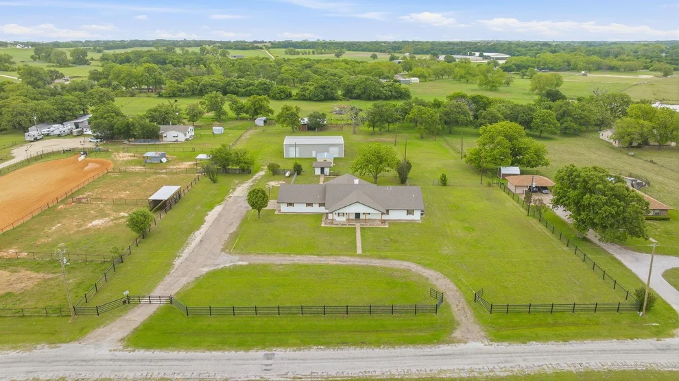Unit for sale at 621 County Road 484, Stephenville, TX 76401