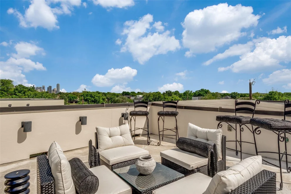 Unit for sale at 2043 Canada Drive, Dallas, TX 75212