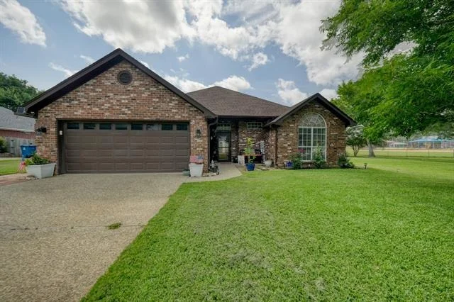 Unit for sale at 643 Winchester Drive, Chandler, TX 75758