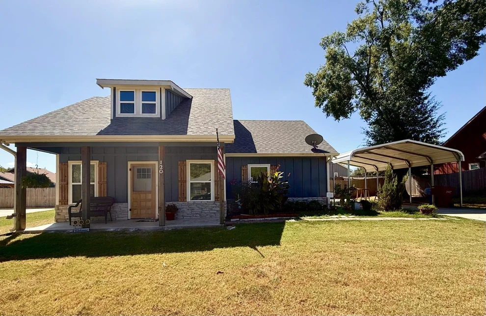 Unit for sale at 120 W Fairview Street, Blossom, TX 75416