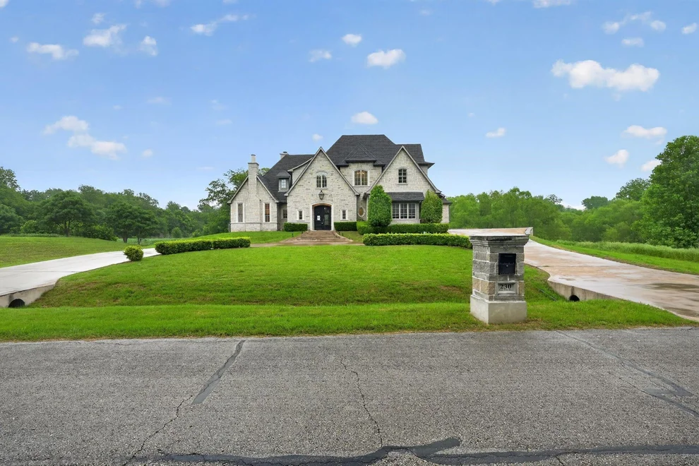 Unit for sale at 230 Oak Tree Drive, Waxahachie, TX 75165