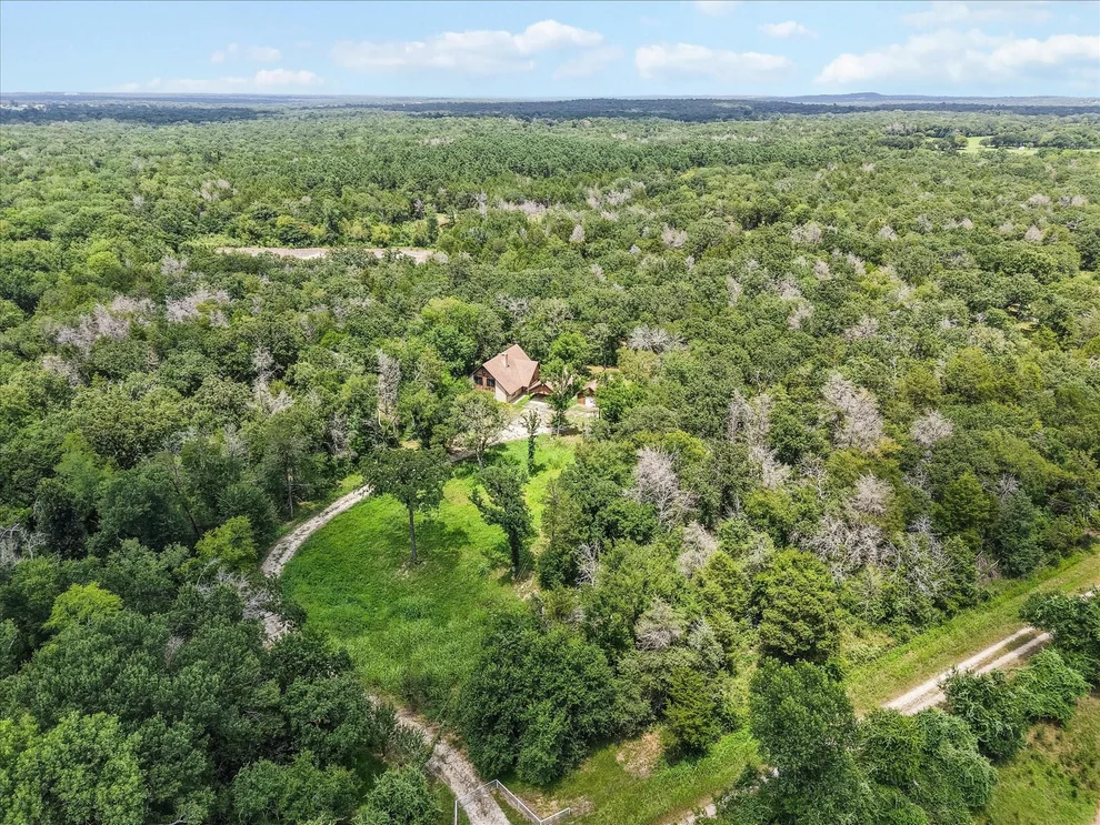 Unit for sale at 103 Fcr, Fairfield, TX 75840
