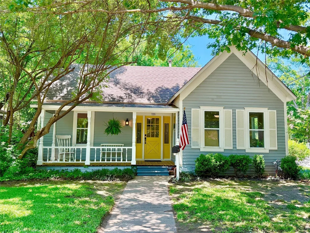 Unit for sale at 725 Bolivar Street, Denton, TX 76201