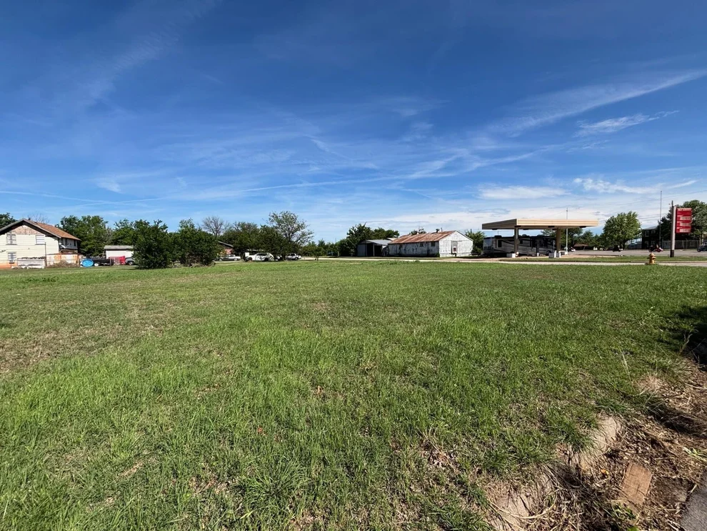 Unit for sale at 1215 N 1st Street, Wichita Falls, TX 76306