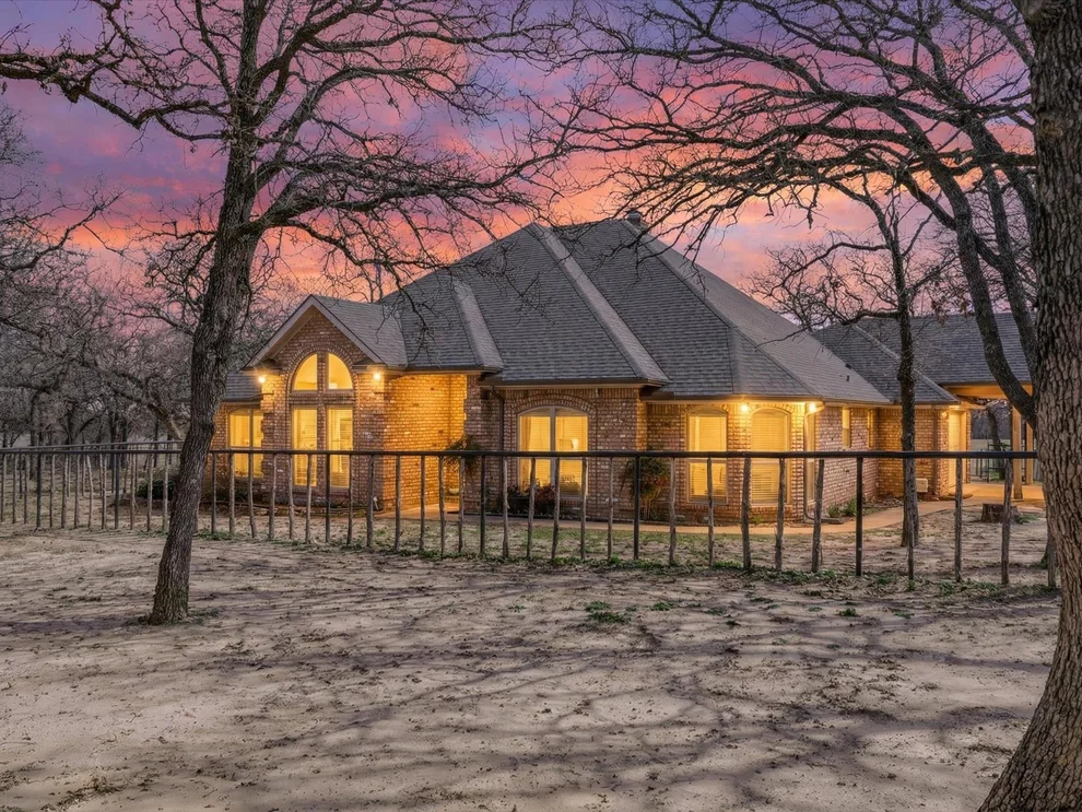 Unit for sale at 19901 S Highway 281, Lipan, TX 76462