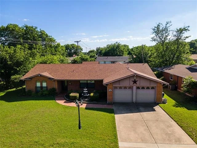 Unit for sale at 509 NW Mound Street, Burleson, TX 76028