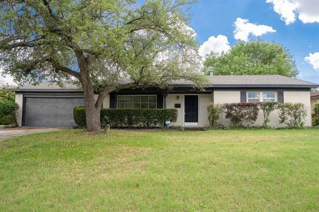 Unit for sale at 4013 Wedgworth Road S, Fort Worth, TX 76133