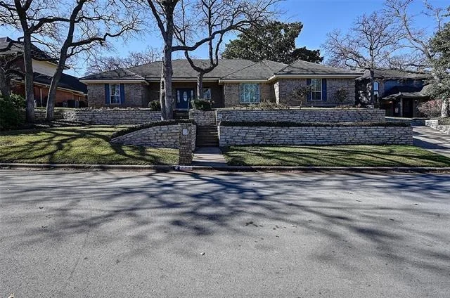 Unit for sale at 2300 Woodsong Trail, Arlington, TX 76016