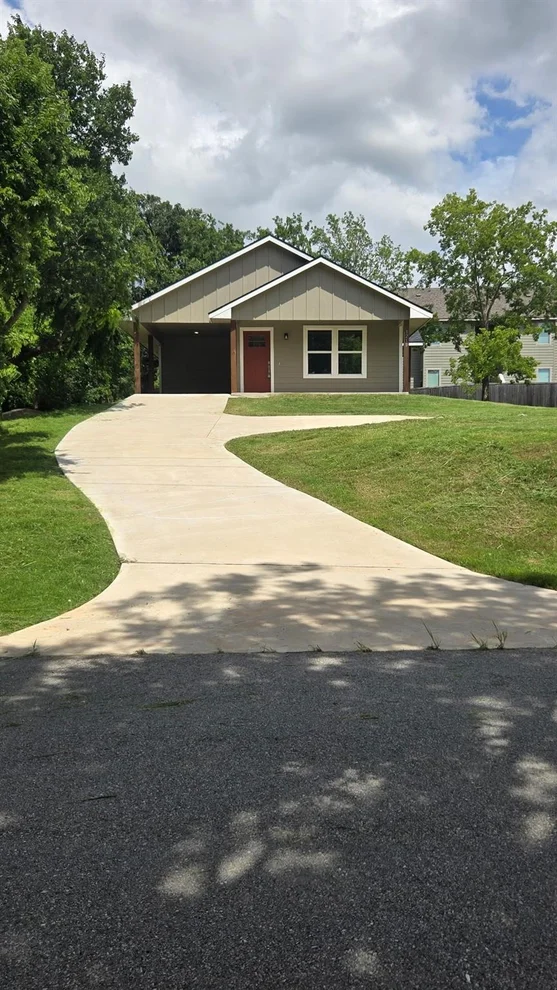 Unit for sale at 1210 S Travis Avenue, Denison, TX 75021
