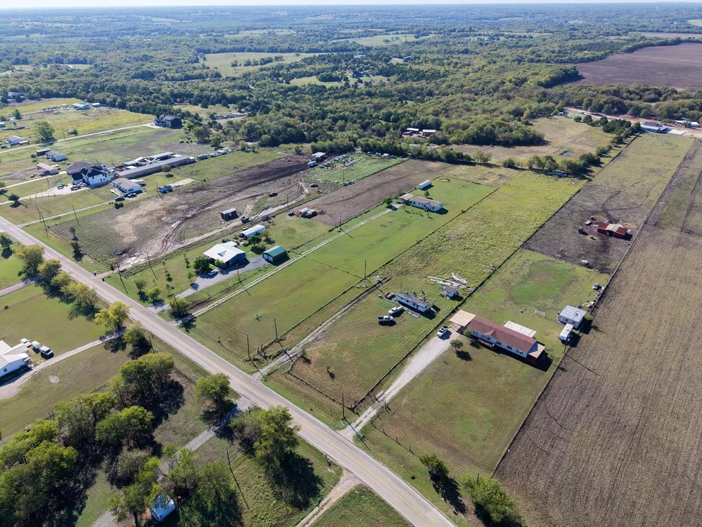 Unit for sale at 8300 Fm 697, Whitewright, TX 75491