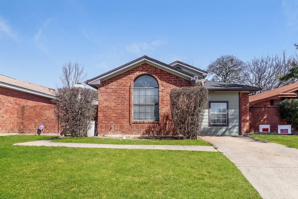Unit for sale at 4713 Poppy Drive E, Fort Worth, TX 76137