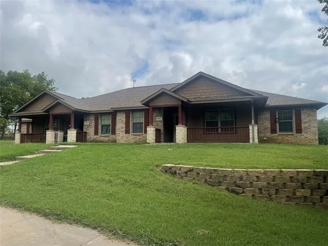 Unit for sale at 896 W 1st Street, Maypearl, TX 76064