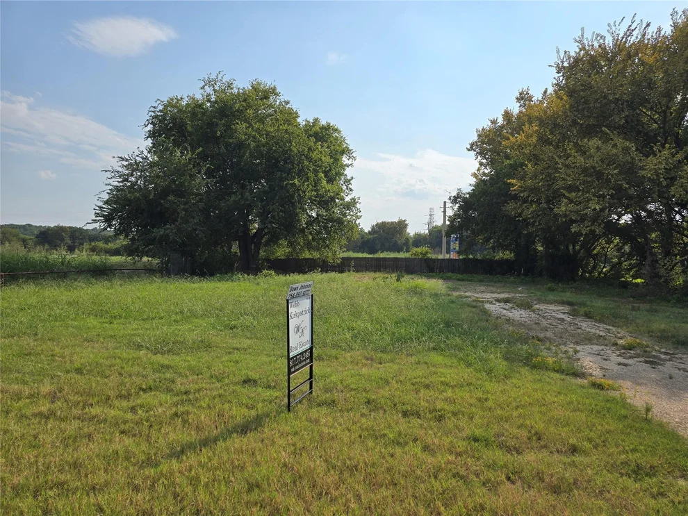 Unit for sale at 800 S Parkway Drive, Alvarado, TX 76009