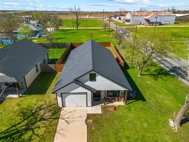 Unit for sale at 300 W Main Street, Itasca, TX 76055