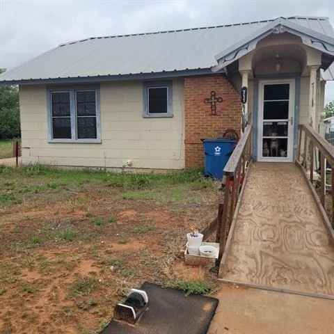 Unit for sale at 711 E Oklahoma Avenue, Sweetwater, TX 79556