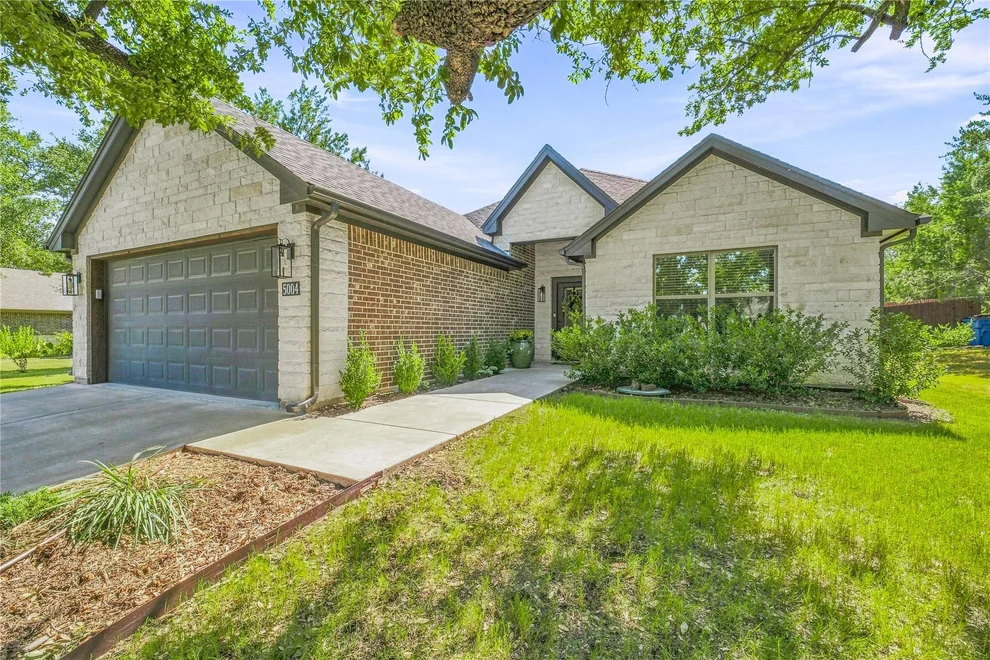 Unit for sale at 5004 Moss Rock Trail, Granbury, TX 76048