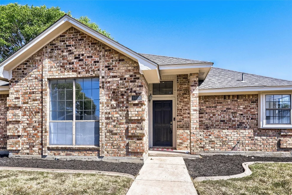 Unit for sale at 1021 Rio Grande Drive, Benbrook, TX 76126