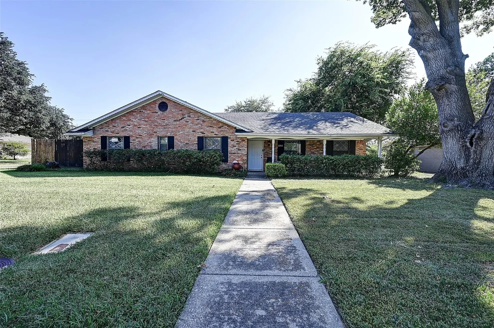 Unit for sale at 3262 Camelot Drive, Dallas, TX 75229