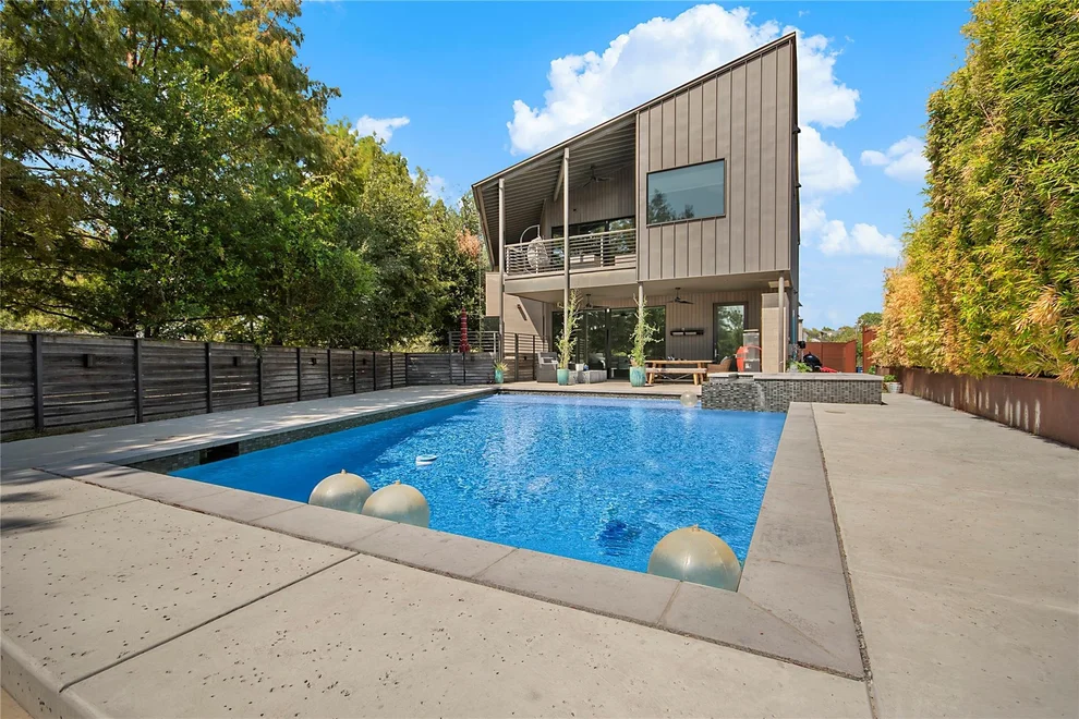 Unit for sale at 60 Vanguard Way, Dallas, TX 75243
