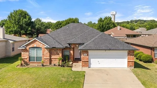 Unit for sale at 621 Creekview Drive, Burleson, TX 76028