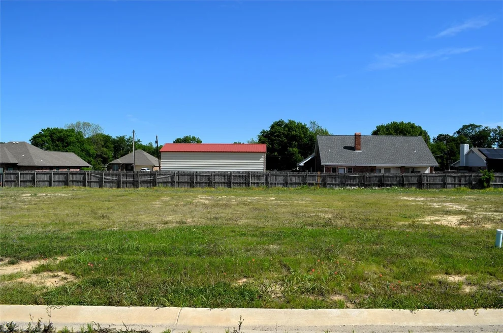Unit for sale at 312 Preston Road, Mabank, TX 75147