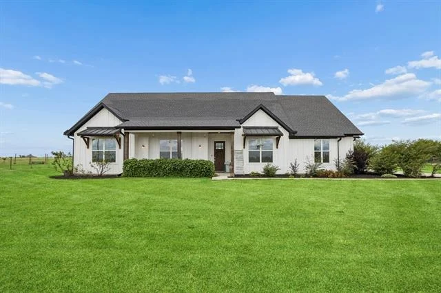 Unit for sale at 14875 County Road 255, Valley View, TX 76272