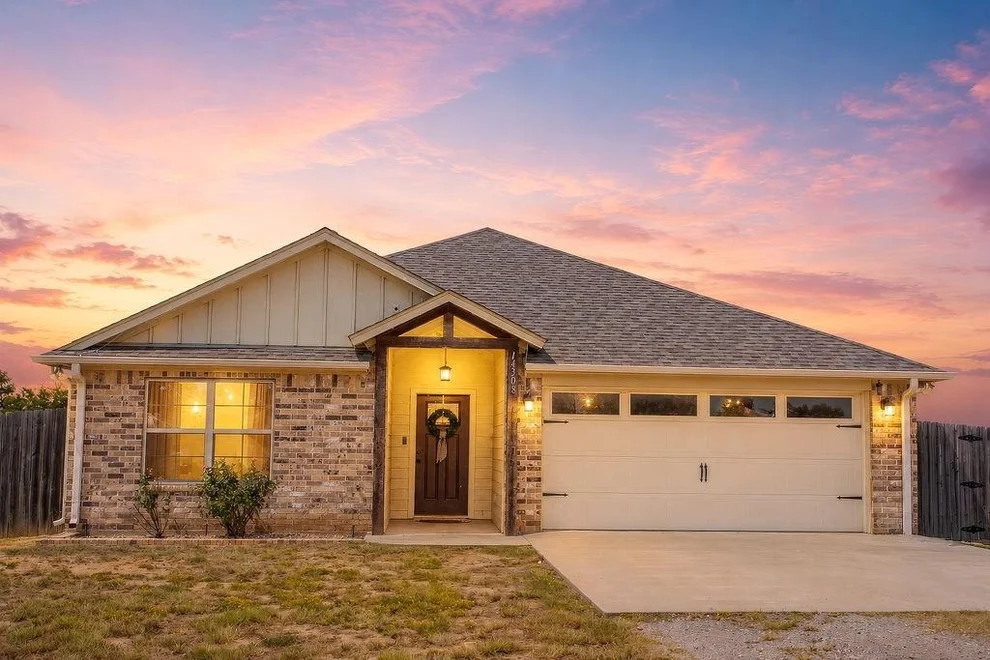 Unit for sale at 14308 CR 452, Lindale, TX 75771