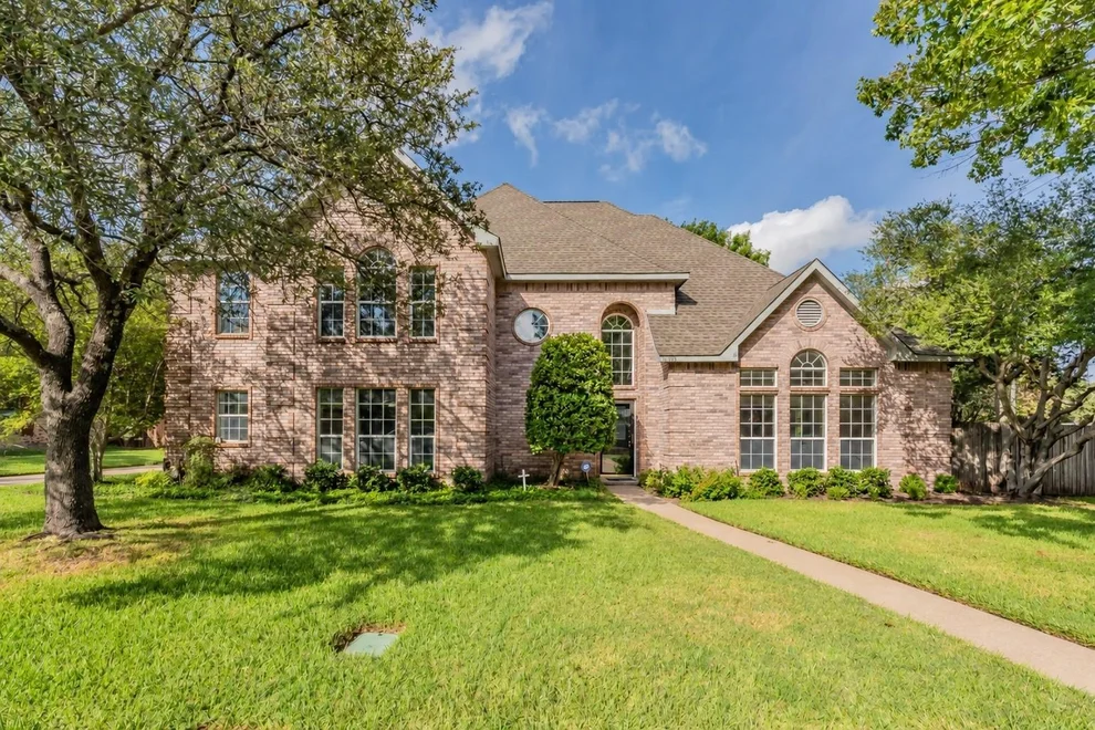 Unit for sale at 1500 Arrowhead Drive, Pantego, TX 76013