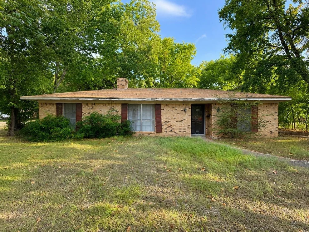Unit for sale at 208 SW 4th Street, Kerens, TX 75144