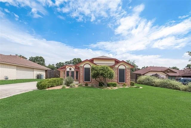 Unit for sale at 302 Manana Drive, Grand Prairie, TX 75050