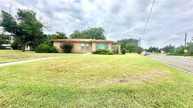 Unit for sale at 1611 Live Oak Street, Goldthwaite, TX 76844