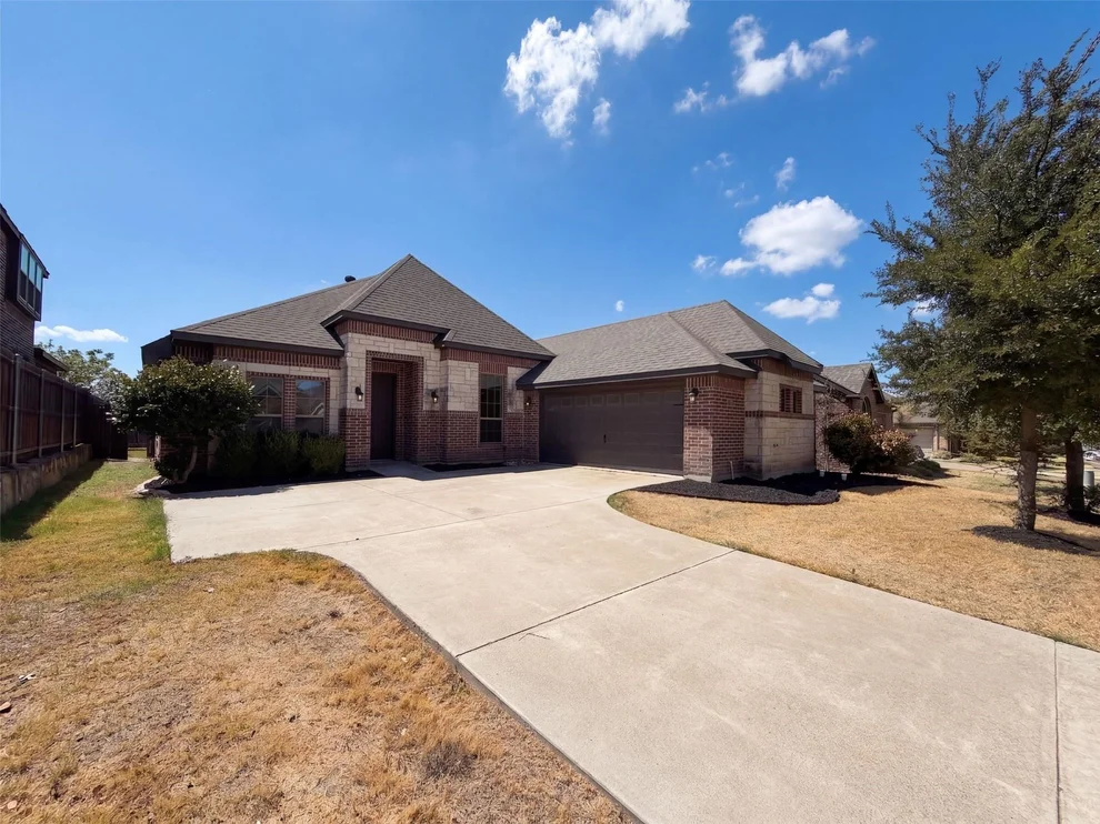 Unit for sale at 130 Red Pine Drive, Red Oak, TX 75154