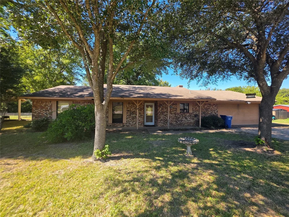Unit for sale at 1707 Malibu Lane, Grand Saline, TX 75140